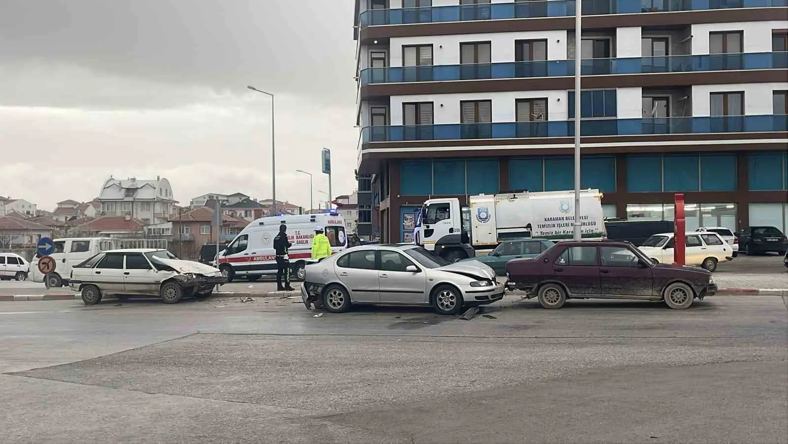 Karaman’da Zincirleme Kaza: Alkollü Sürücü 3 Aracı Birbirine Kattı, 1 Yaralı
