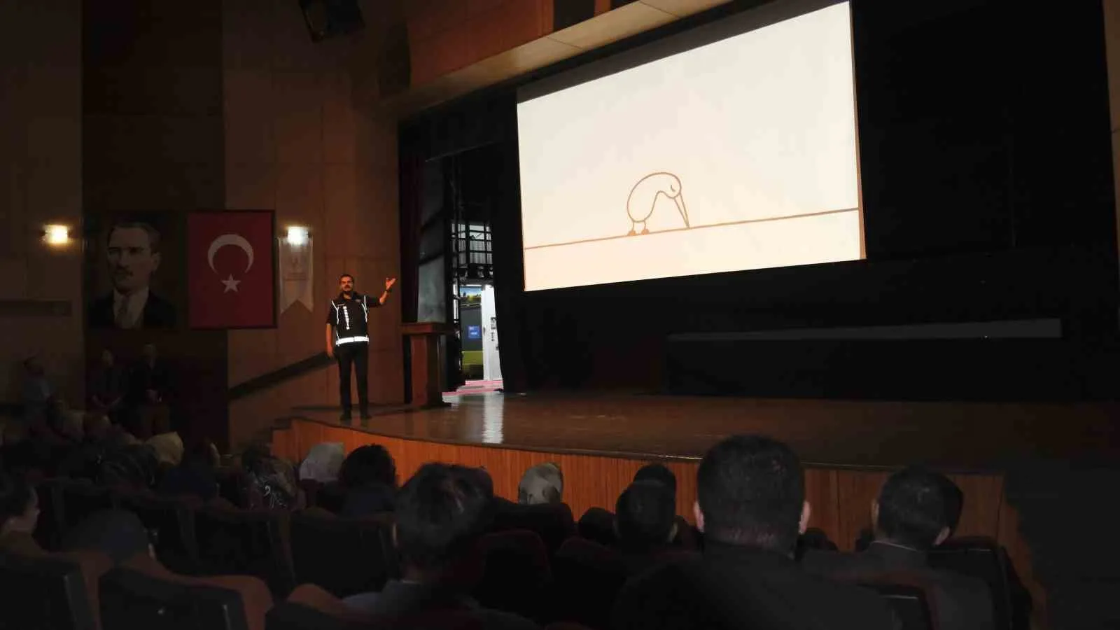 Karaman’da “En İyi Narkotik Polisi Anne” Seminerine Yoğun İlgi