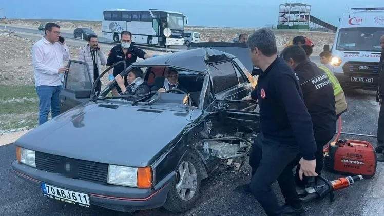 Karaman’da kavşakta çarpışan minibüs ile motosikletin sürücüsü yaralandı