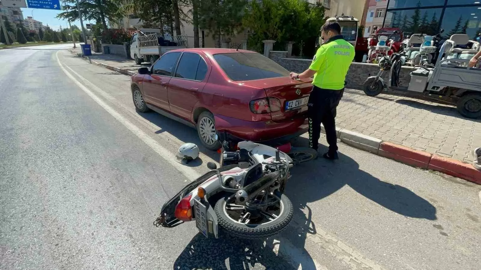 Karaman’da Korkutan Kaza: Tırın Temas Ettiği Motosiklet Savrularak Otomobile Çarptı