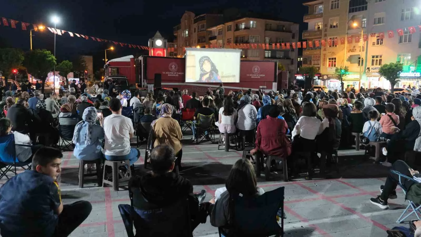 Gezen Sinema Karaman'da: Açık Havada Konser ve Film Keyfi