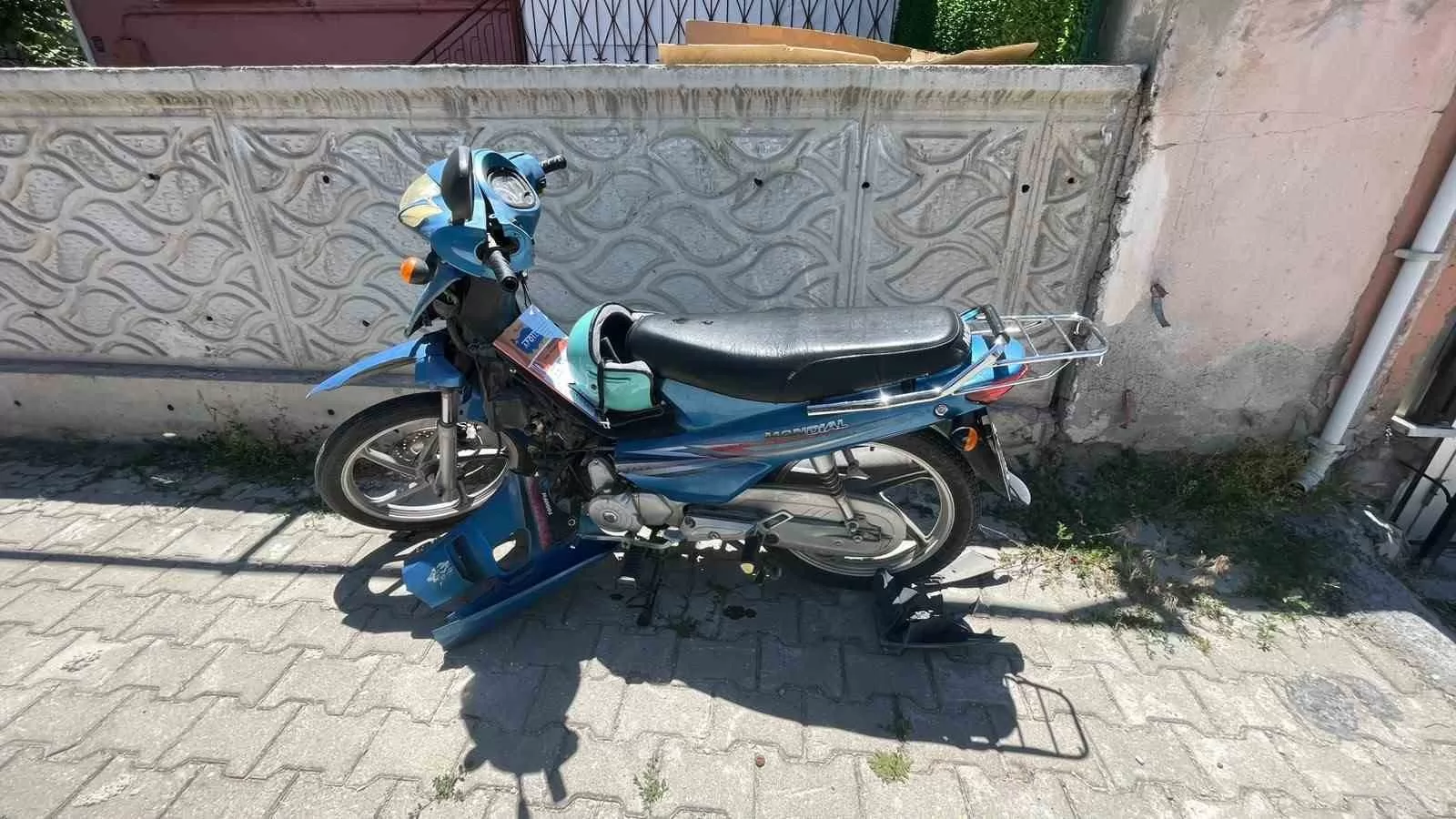 Karaman’da Kavşakta Çarpışma: Gurbetçi Cipiyle Çarpışan Motosikletli Yaralandı