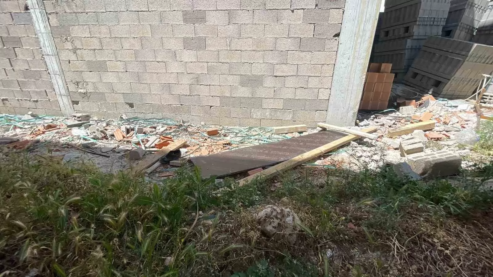 Karaman’da İnşaatta Feci Kaza: Bastığı Tahta Kırılan Kalıp Ustası 3. Kattan Düştü