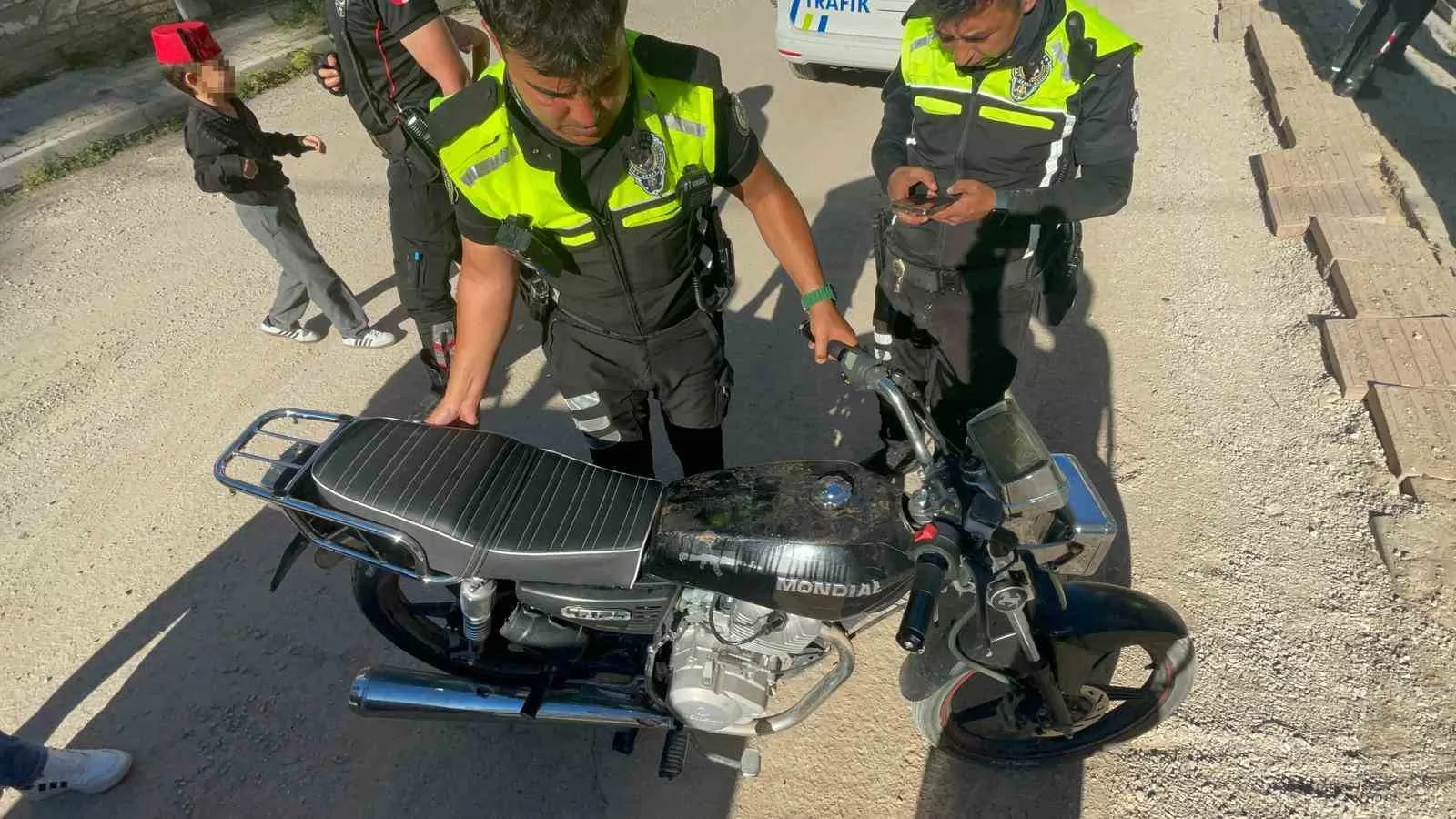 Karaman’da Polisin 'Dur' İhtarına Uymayıp Kaçtı: Plakasız Motosiklet Sürücüsüne 611 Bin Lira Ceza!