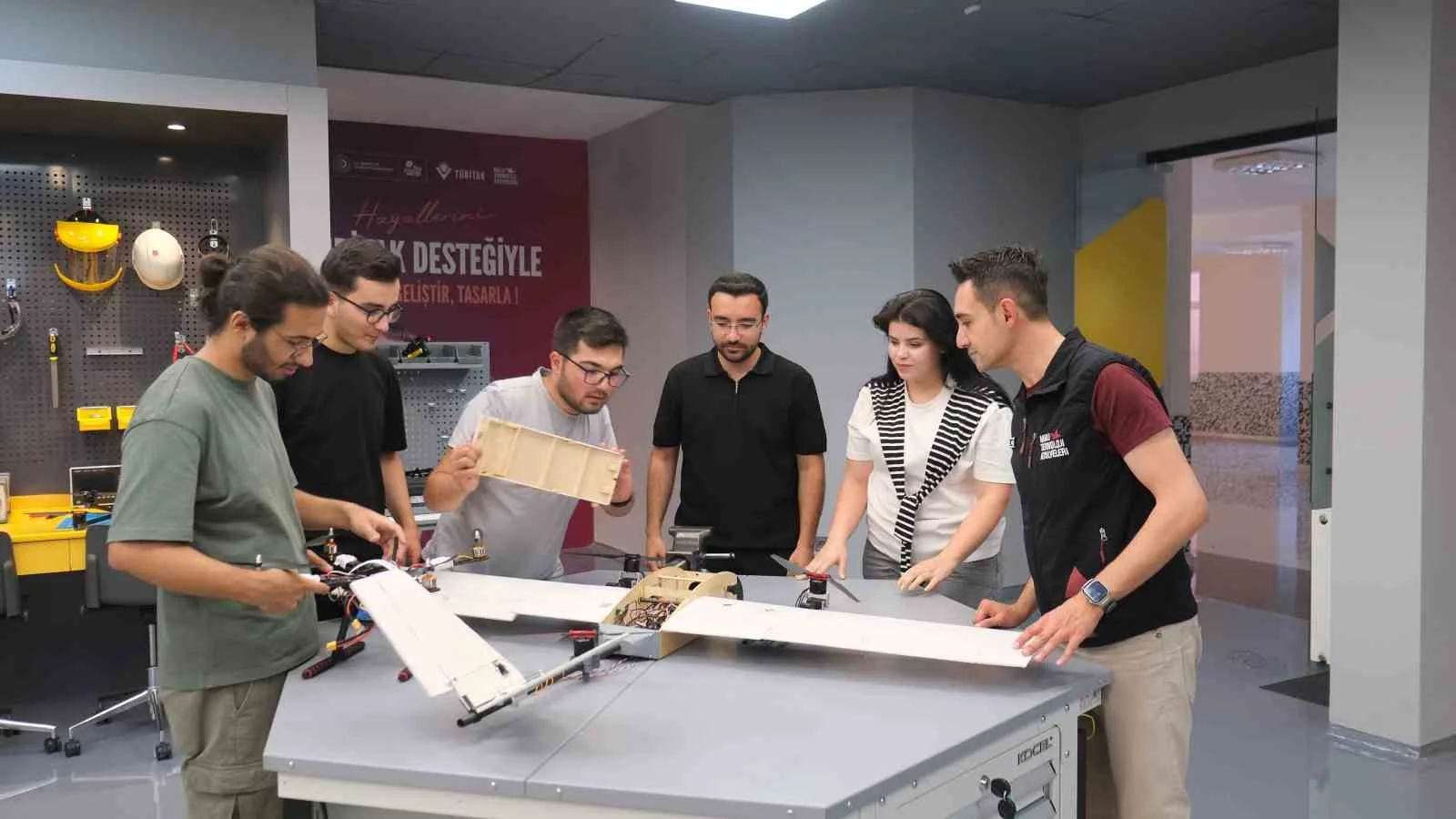 KMÜ’de 30 Milyon Liralık Dev Yatırım: Milli Teknoloji Atölyesi’nde Gençler Gece Gündüz Savunma Sanayisi İçin Üretiyor!