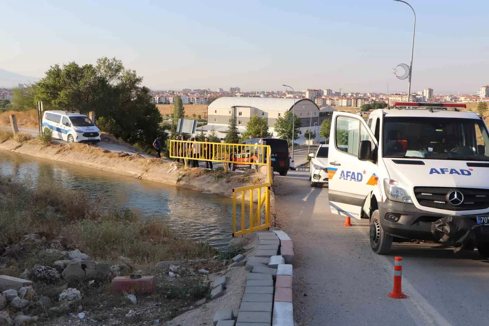 Karaman’da Sulama Kanalında Can Pazarı: Akıntıya Kapılan 2 Çocuk Can Simidiyle Kurtarıldı!