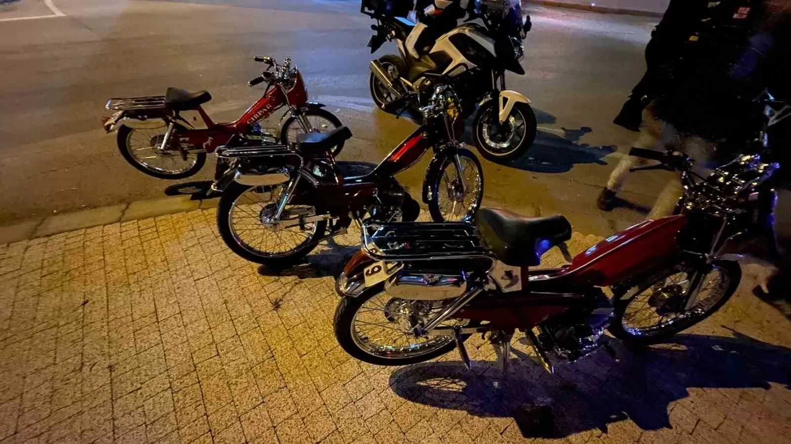 Karaman’da Trafik Ekiplerinden Geçit Yok: Modifiyeli 3 Motosiklete 344 Bin Lira Rekor Ceza!