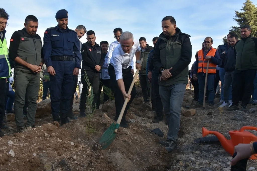 Karaman’da Öğretmenler Günü Hatırasına Fidanlar Toprakla Buluştu