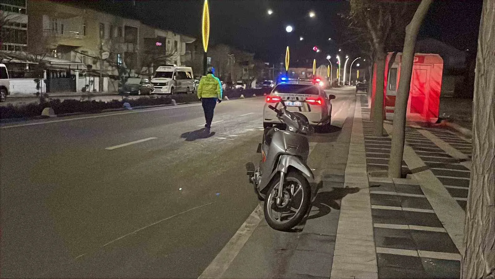 Karaman’da Devrilen Motosikletin Sürücüsü Yaralandı