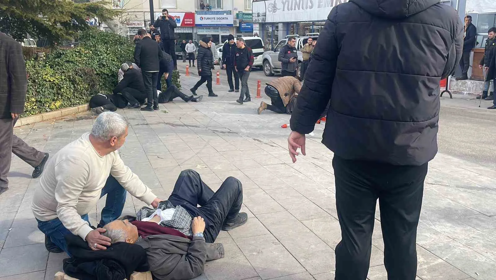 Karaman’da Baba ve 3 Oğlu Sokak Ortasında Silahlı Saldırıya Uğradı