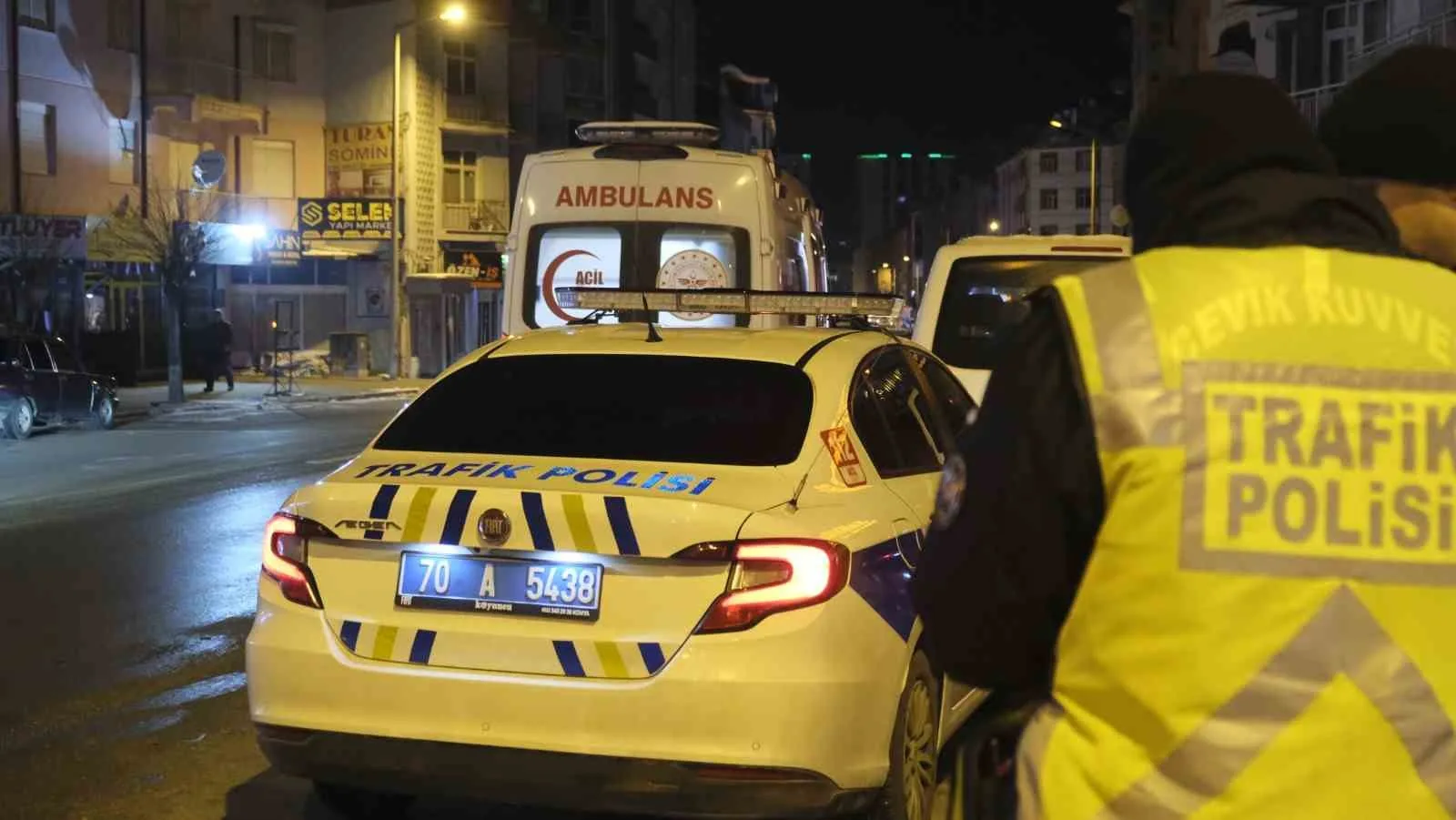 Karaman’da Kavşakta İki Otomobil Çarpıştı: 1 Yaralı