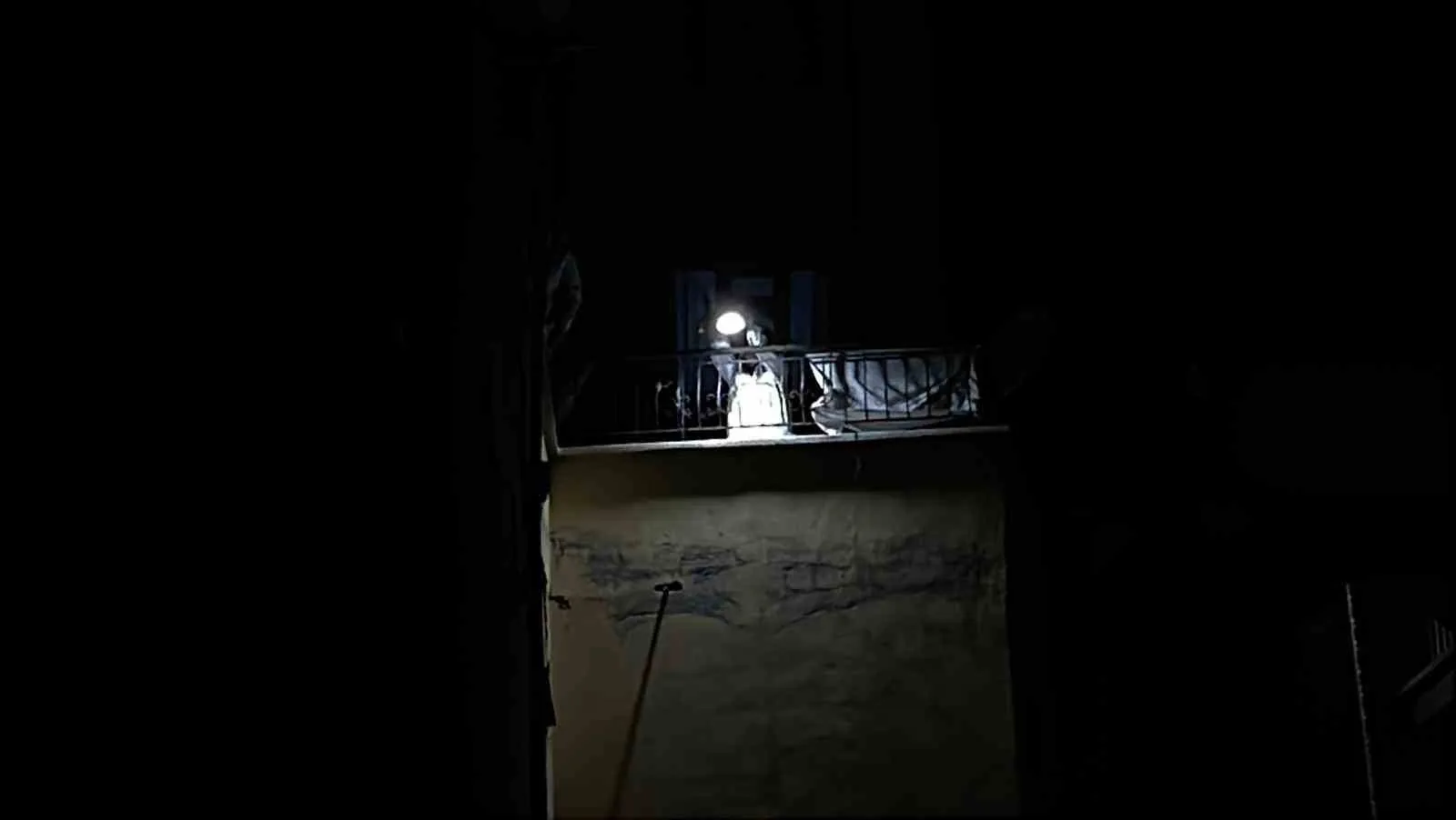 Karaman’da Balkondan Düşen Kadın Ağır Yaralandı