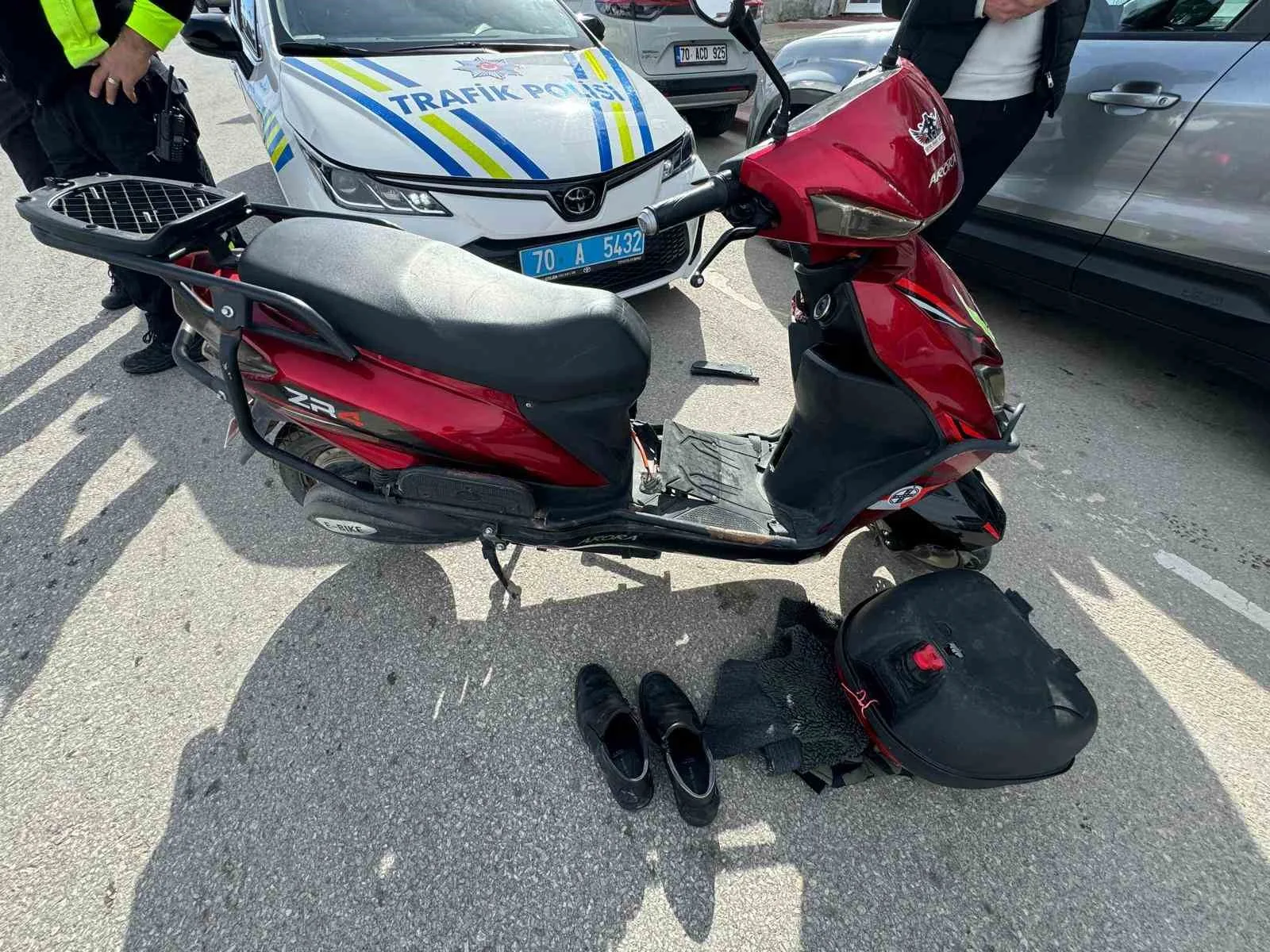 Karaman’da Otomobille Çarpışan Elektrikli Bisikletteki Karı Koca Yaralandı