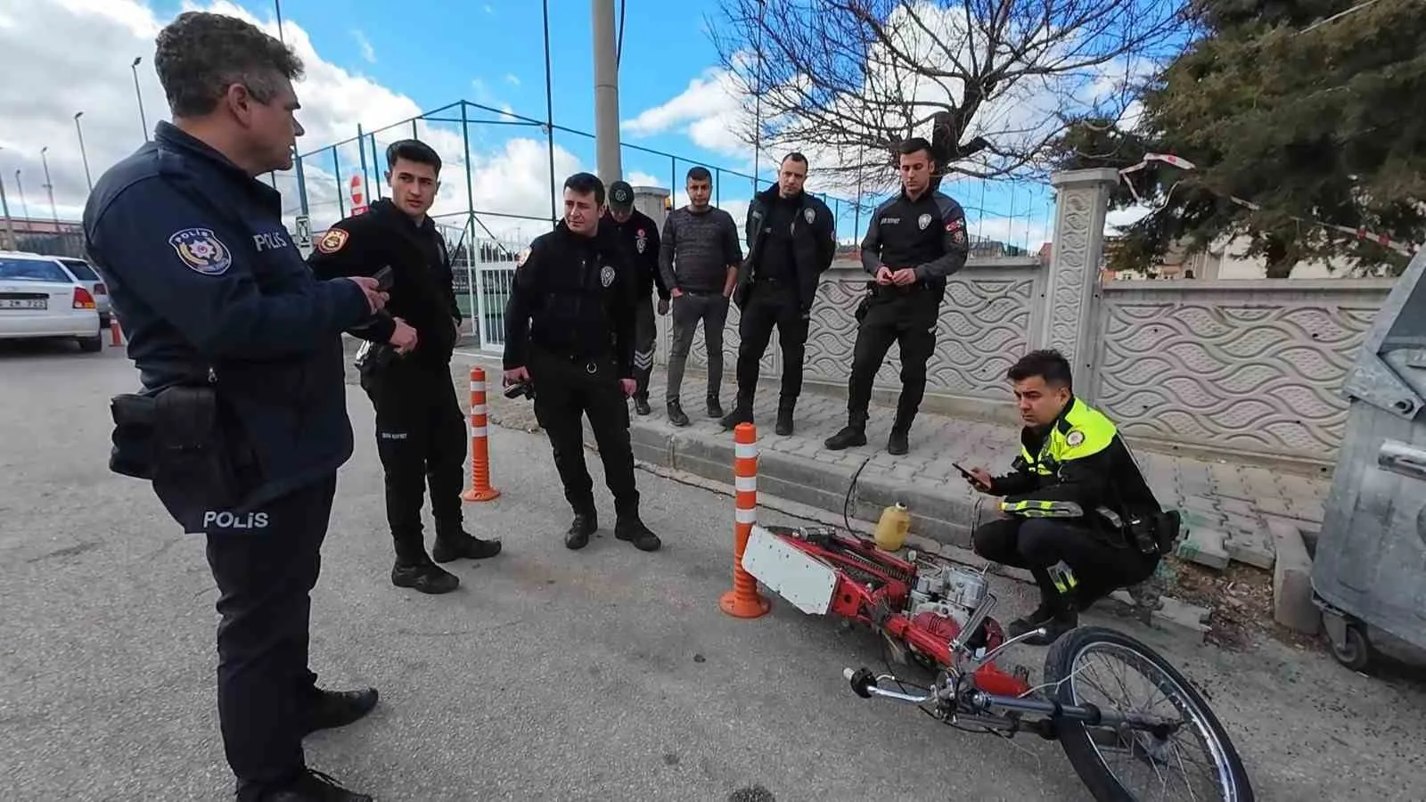 Karaman’da “Dur” İhtarına Uymayan 14 Yaşındaki Sürücü Polise Çarptı