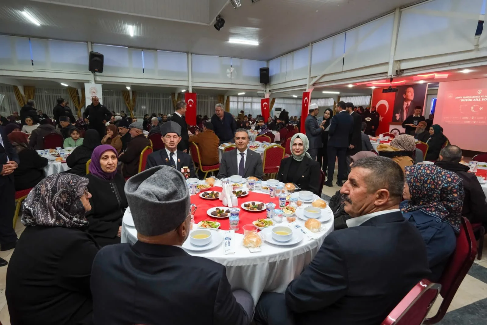 Karaman’da Şehit Aileleri ve Gaziler “Büyük Aile Sofraları” İftarında Buluştu