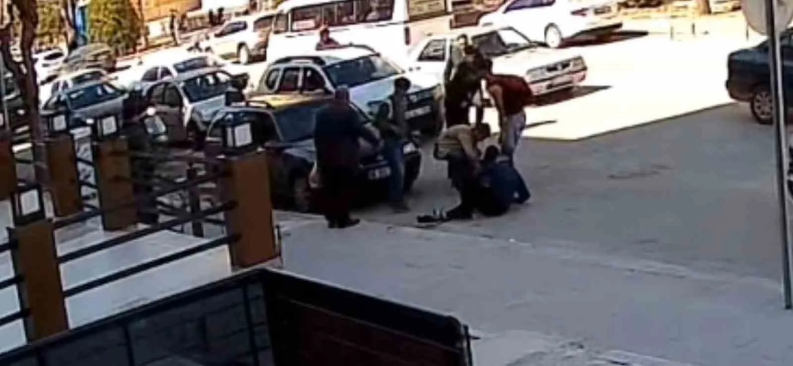 Karaman’da Yola Fırlayan Çocuklar Otomobile Çarptı: 2 Yaralı