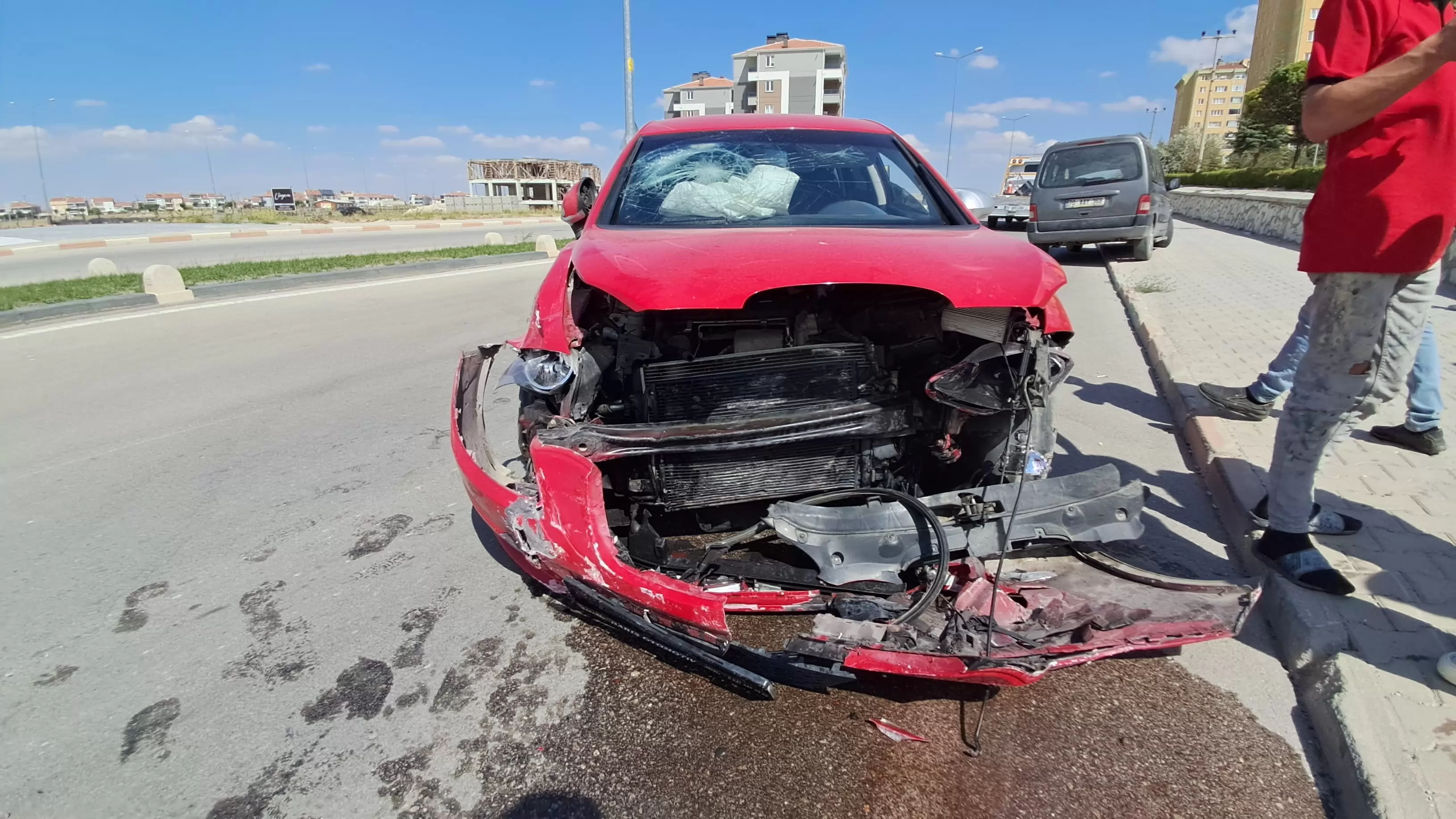 Karaman’da iki otomobil çarpıştı: 1'i çocuk 3 yaralı