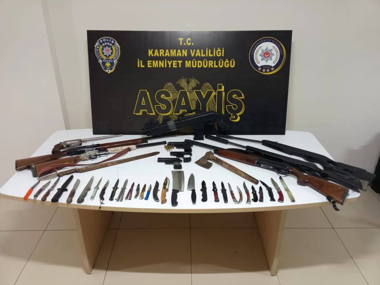 Karaman’da Asayiş Uygulamalarında Uyuşturucu ve Silah Ele Geçirildi: 8 Kişi Tutuklandı