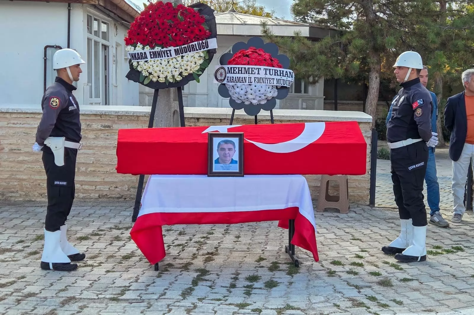Kalp Krizi Geçiren Polis Memuru Karaman’da Toprağa Verildi